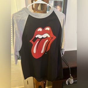 Men’s graphic T-shirt, size large, three-quarter sleeves, black, and gray